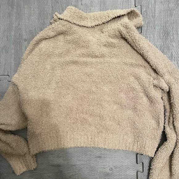 Very Soft Hollister women’s Sweater. Size Large. - Picture 3 of 4
